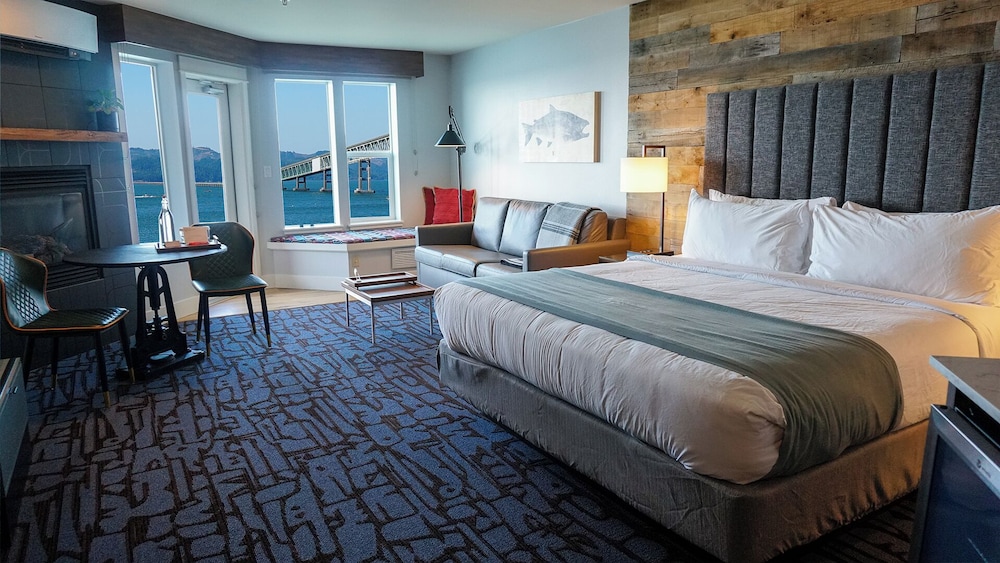 Cannery Pier Hotel & Spa - photo 21