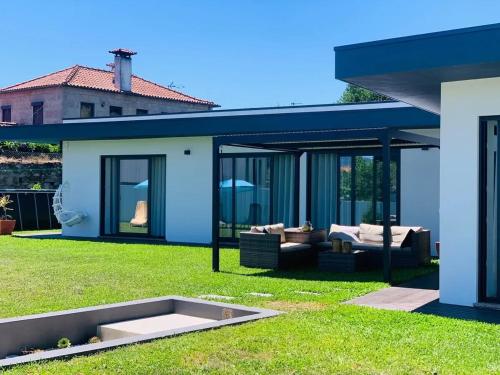 Villa with private pool in Neiva 150 m — 4-Star Luxury Hotel in Viana Do Castelo, Portugal