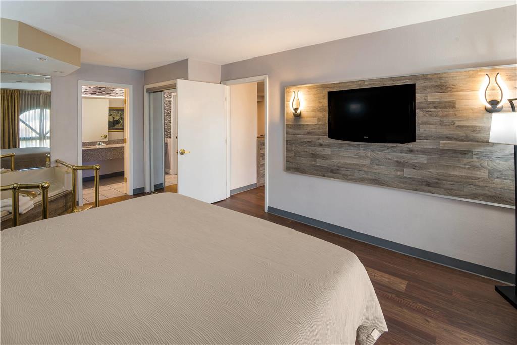 Quality inn & Suites Cincinnati I 275 - photo 19