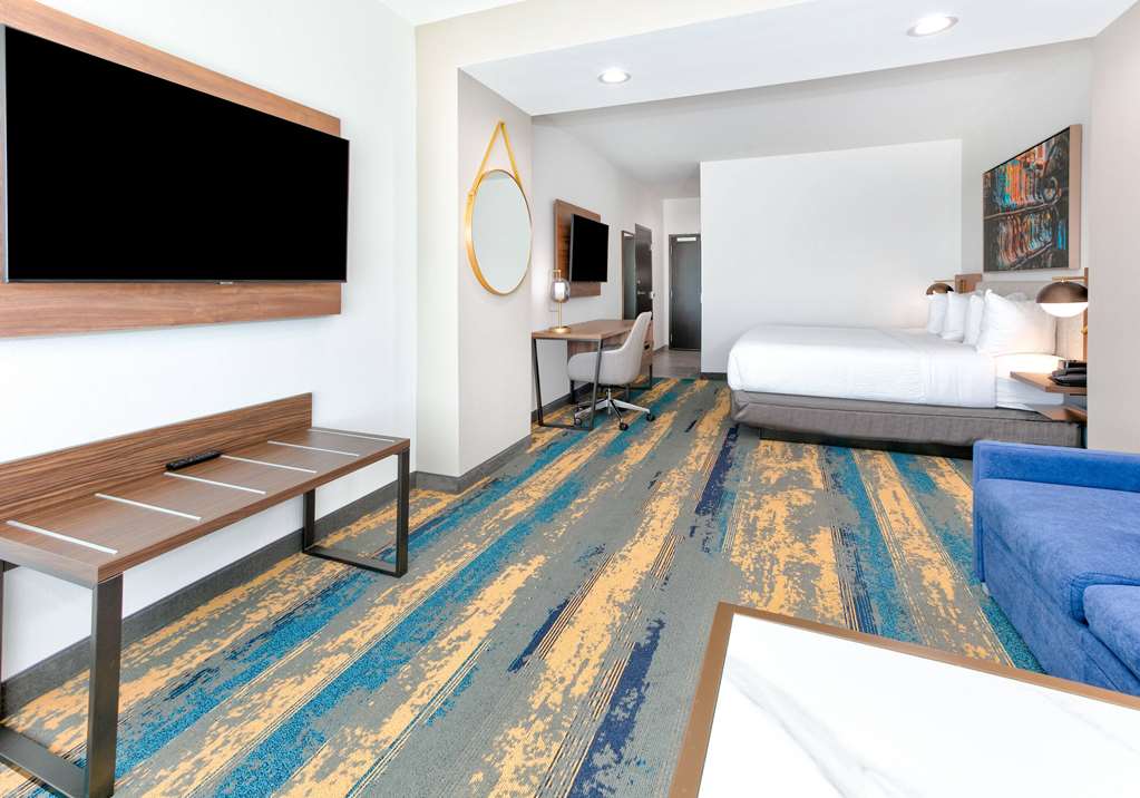 La Quinta Inn & Suites by Wyndham Terrell - photo 16
