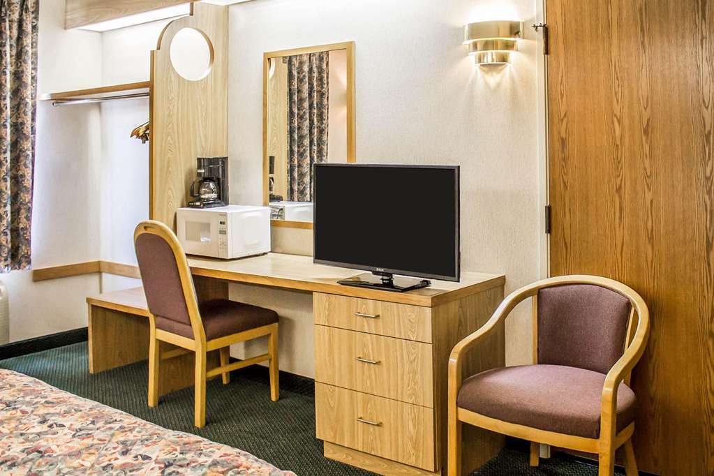 Rodeway Inn Abbotsford - photo 17
