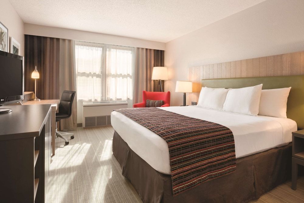 Baymont Inn and Suites by Wyndham The Woodlands - photo 12