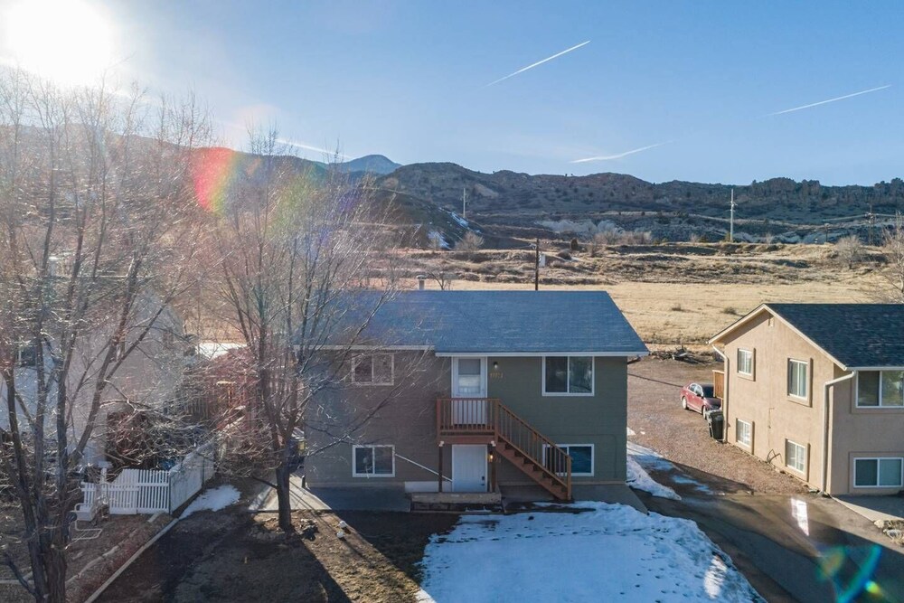2BR Aptmt Parks Private Deck Mountain Views - photo 35