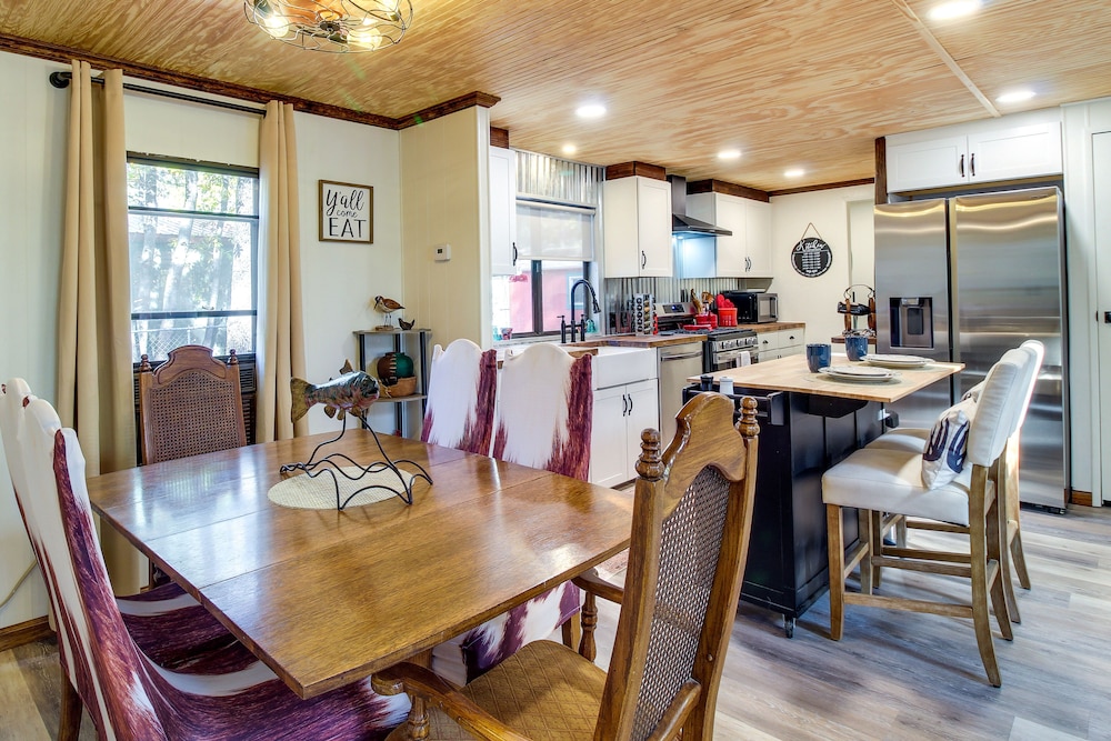 Pinetop lakeside Cabin Rental: Porch & Fire Pit - photo 15