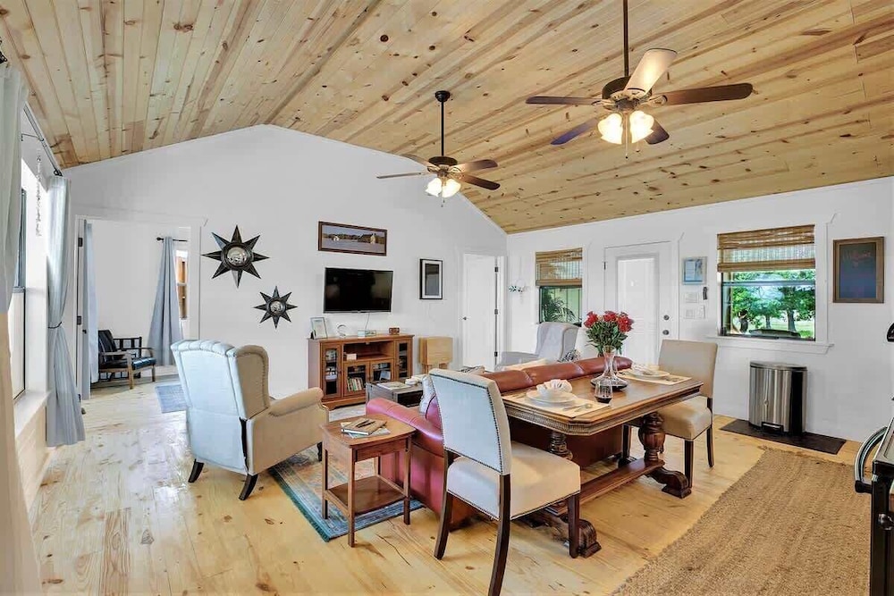 3 Acres of Luxury and Views in Fred Wine Country - photo 26
