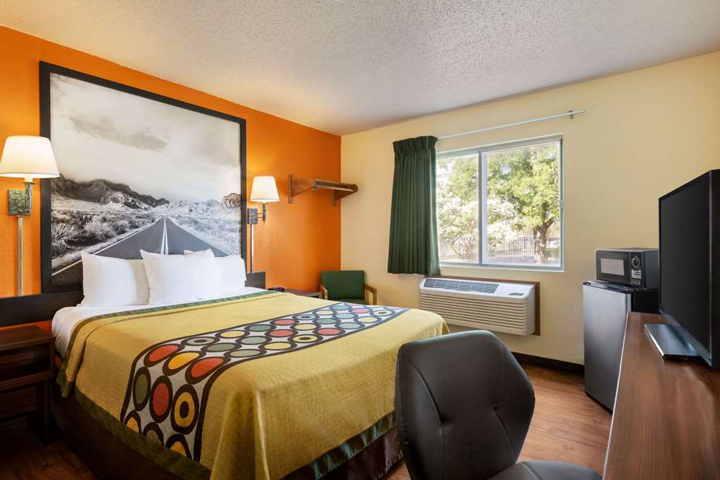 Super 8 by Wyndham Waco University Area - photo 9