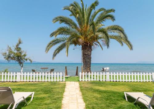 Seafront Villa Melachrinou — 4-Star Luxury Hotel in Molos, Greece