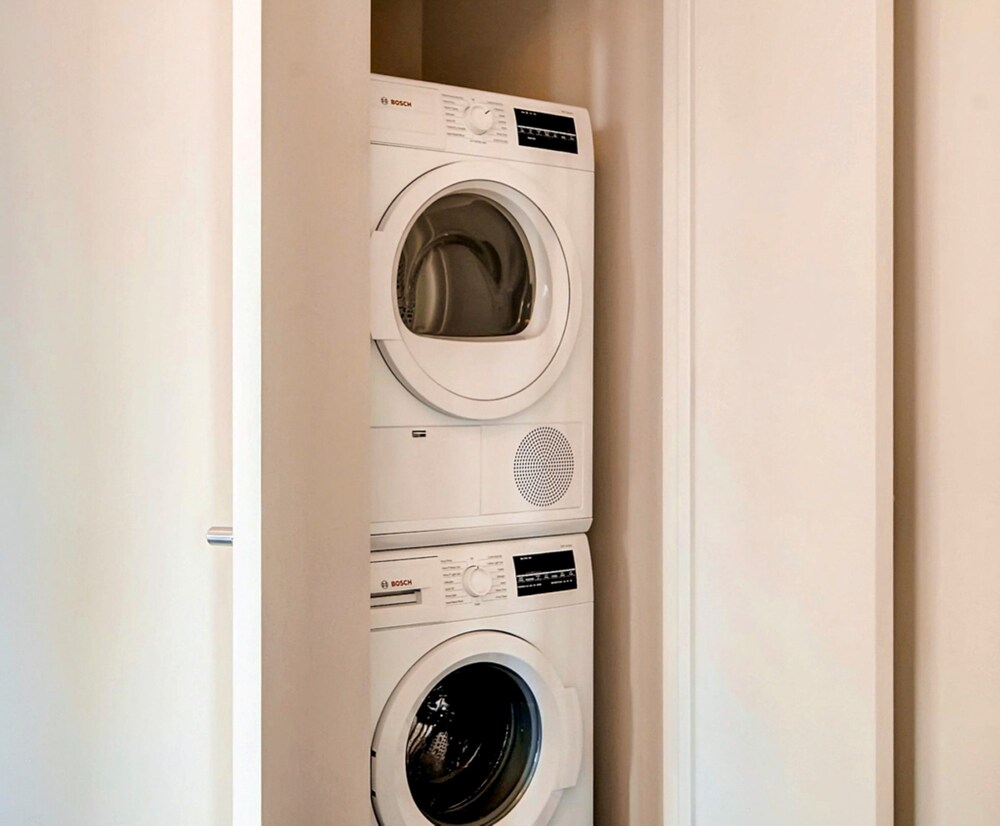 Global Luxury Suites at Newport - photo 42