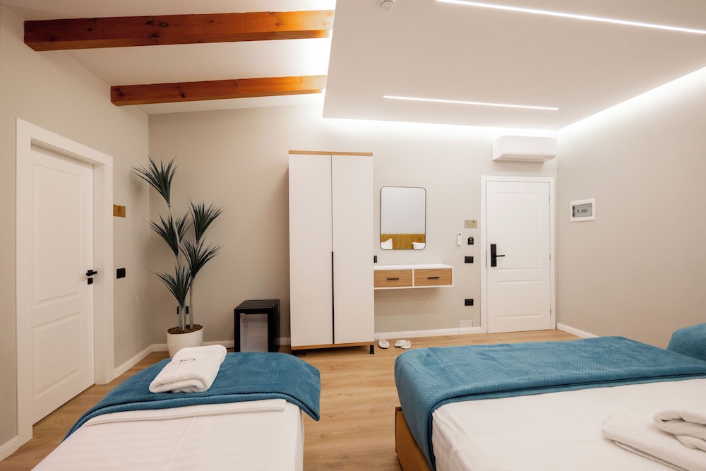 Golemi Lux Hotel in Golem, Albania