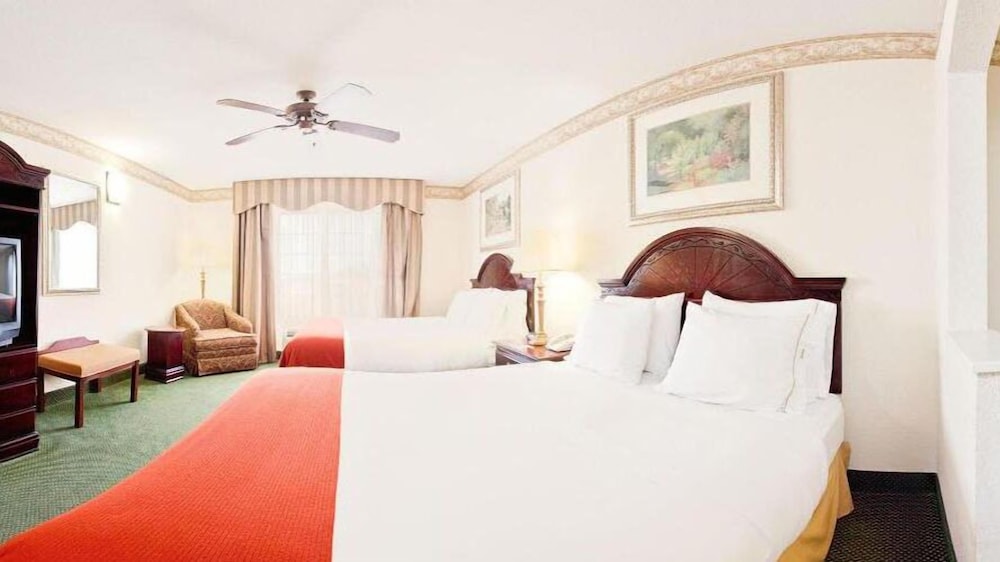 Holiday Inn Express Hotel & Suites Gainesville by IHG - photo 24