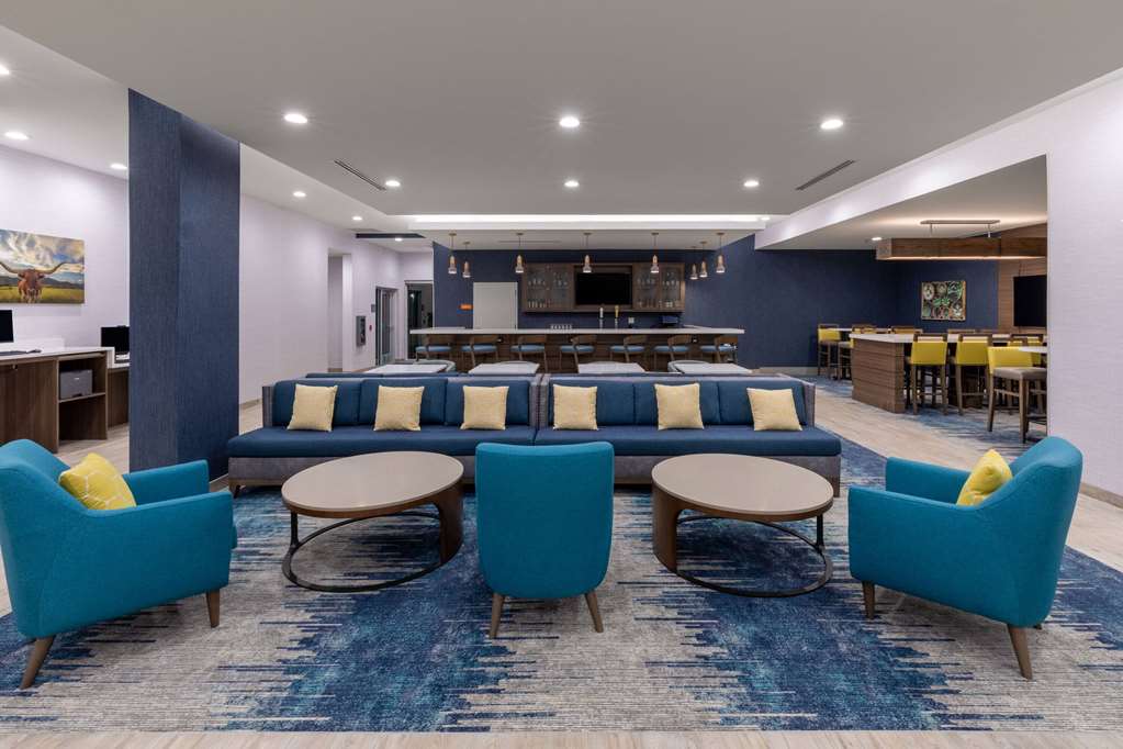 La Quinta Inn & Suites by Wyndham Round Rock near Kalahari - photo 35