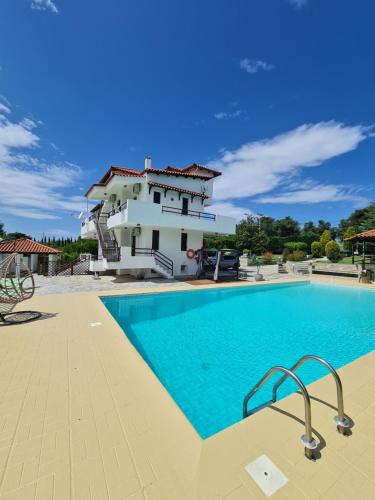 Villa ChrysPa Attica — 4-Star Luxury Hotel in Dilesi, Greece