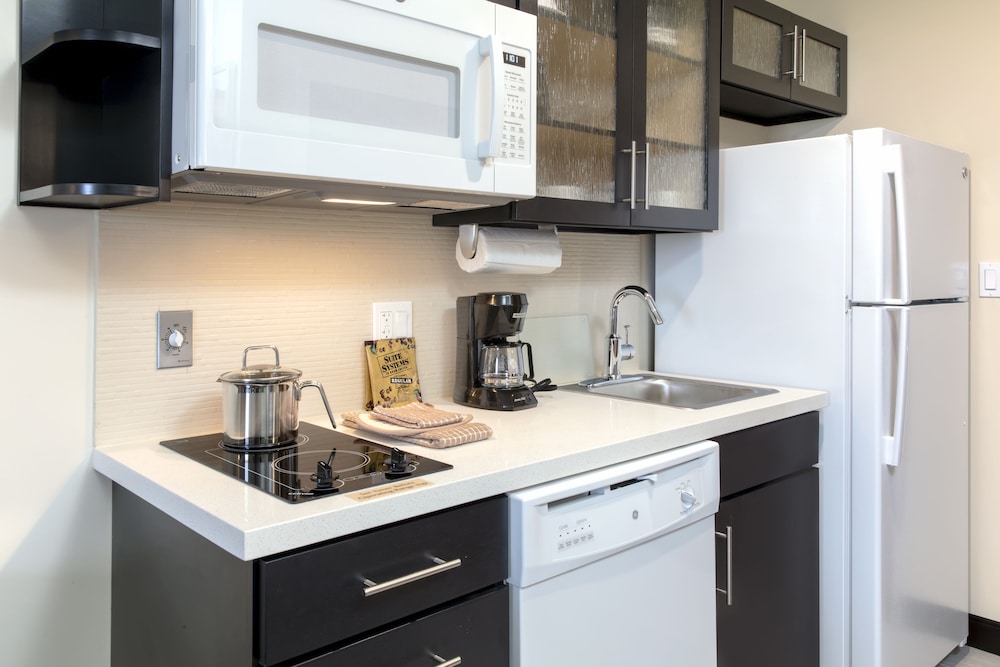 Candlewood Suites Miami Exec Airport Kendall by IHG - photo 11