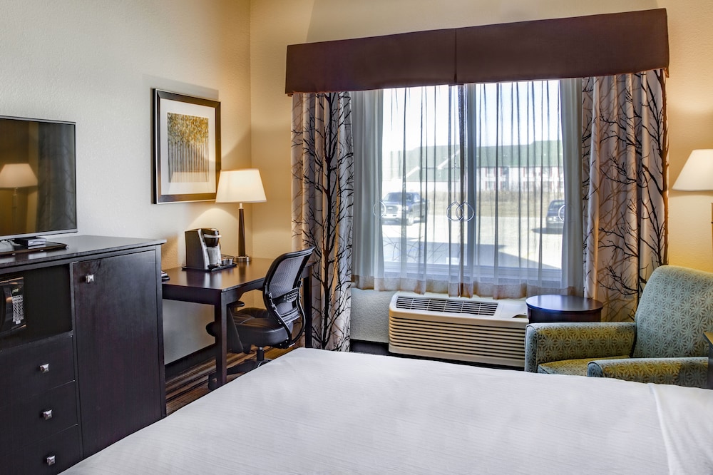 Holiday Inn Express & Suites Nevada by IHG - photo 17