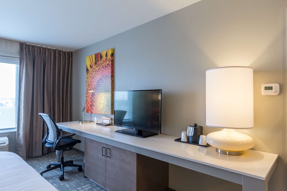 Hilton Garden Inn Salina - photo 17