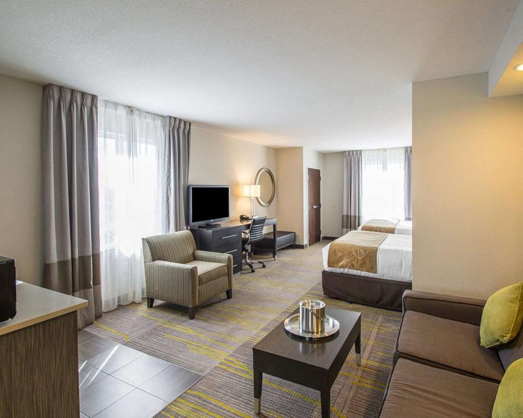Comfort Suites Miami Airport North - photo 18