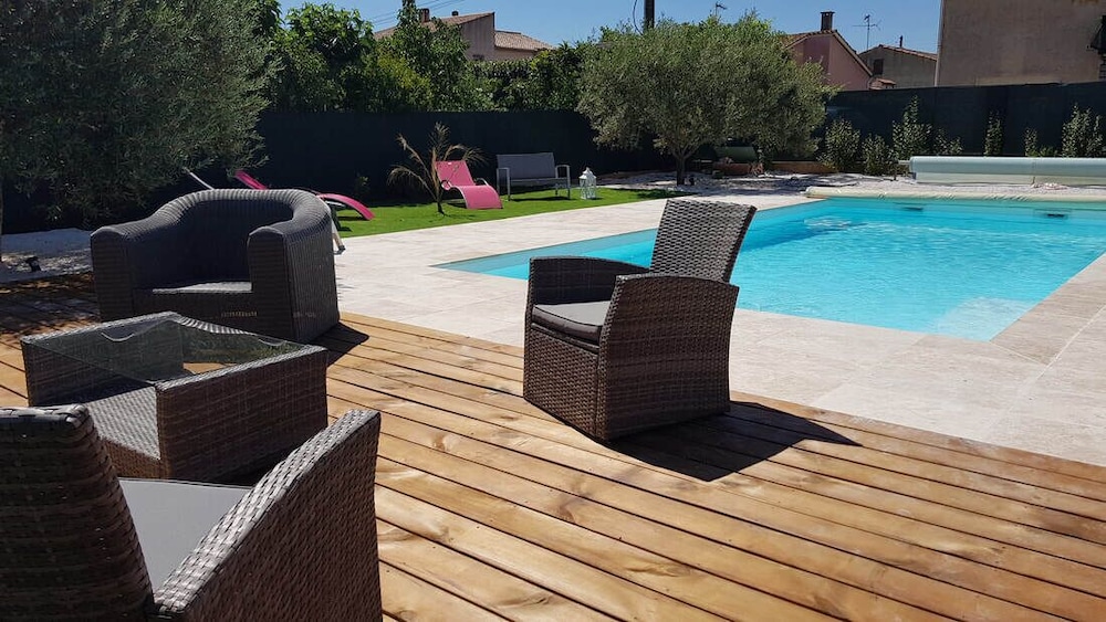 Villa les 2 Oliviers — 4-Star Luxury Hotel in Le Luc, France