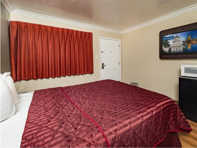 Travelodge By Wyndham Sacramento Convention Center - photo 5