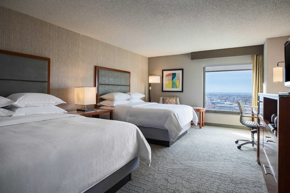 Sheraton Kansas City Hotel at Crown Center - photo 6