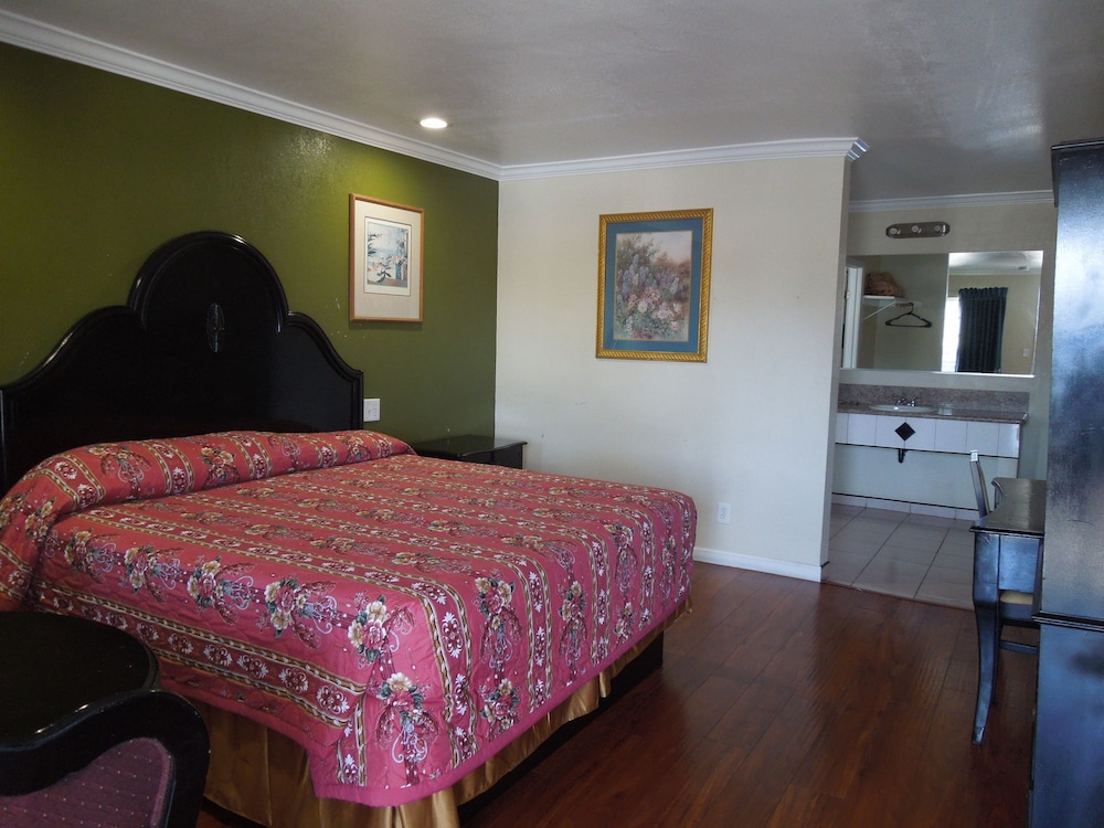 Castaway Motel - photo 7
