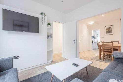 Refurbished High Spec CENTRAL Family Home — 4-Star Luxury Hotel in Cambridge, United Kingdom