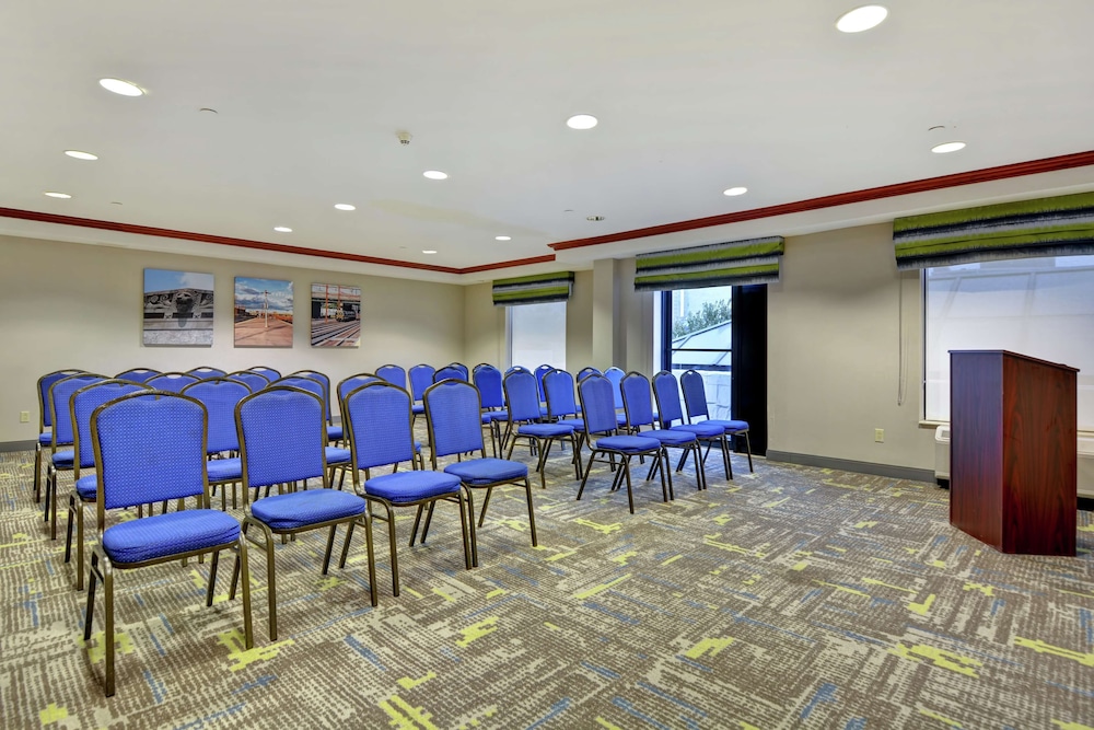 Hampton Inn & Suites Newark Harrison Riverwalk - photo 36