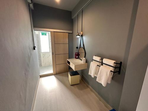 Chiangmai vibe City House 7 mins to BTS City center Private room in Sathon Private bathroom Bangkok Thailand