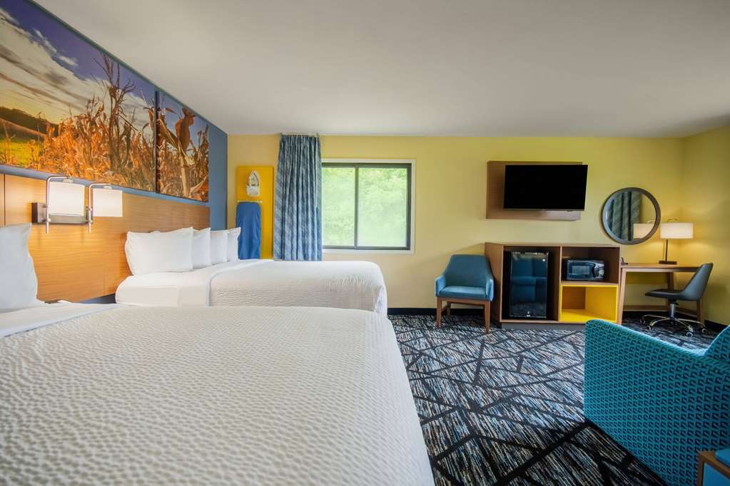 Days Inn & Suites by Wyndham Waterloo - photo 31