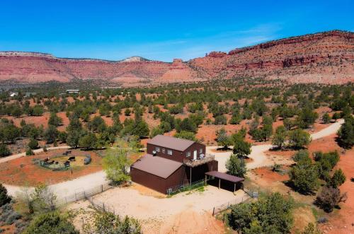 Kanab Barn Loft House on 40 acres Pet Friendly — 4-Star Luxury Hotel in Kanab, United States