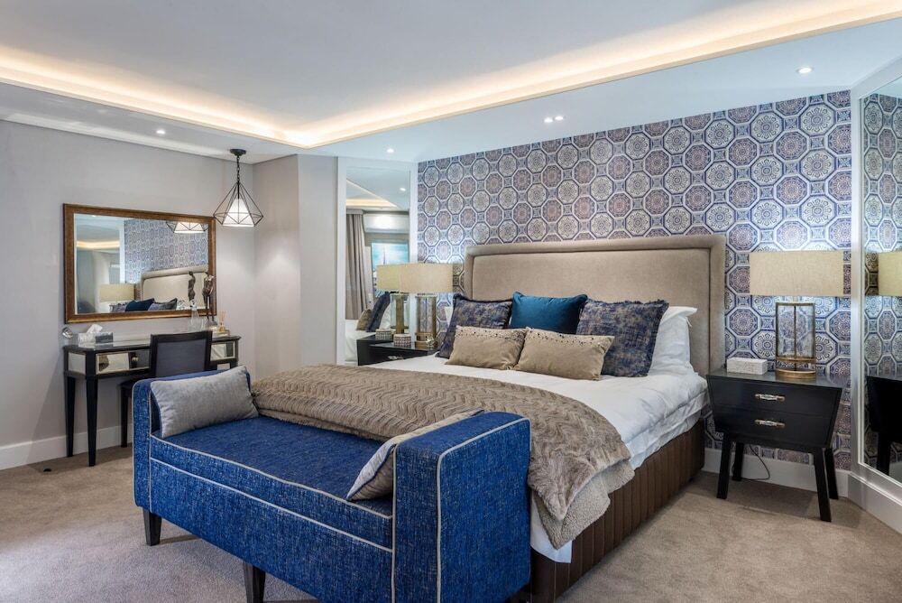 9 on Nautica Camps Bay