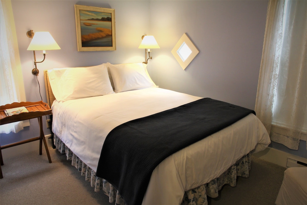 The Oak Bluffs Inn - photo 10
