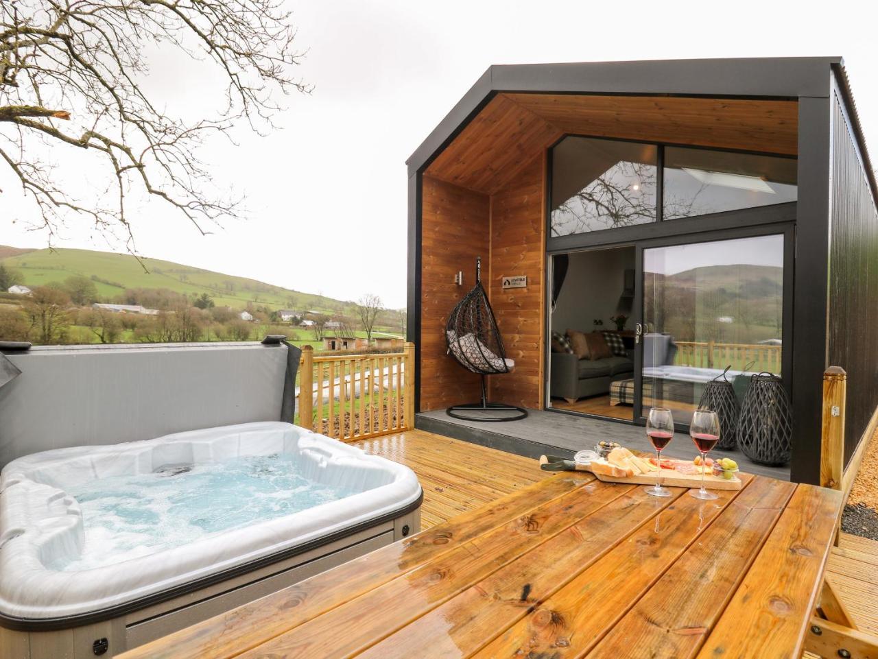 Doe Lodge — 4-Star Luxury Hotel in Rhayader, United Kingdom