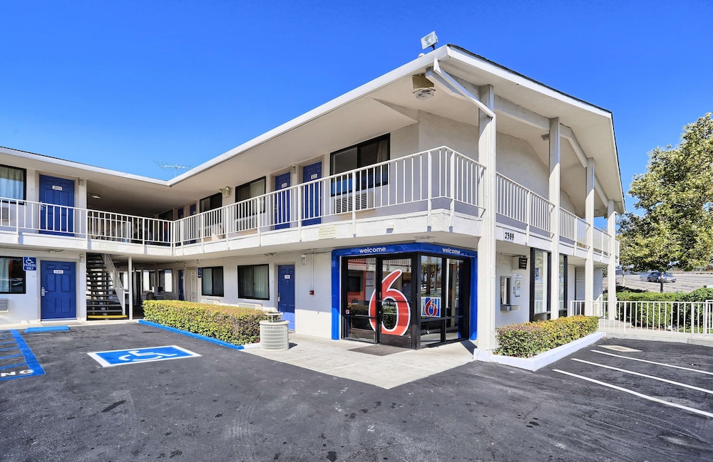 Super 8 by Wyndham Walnut Creek - photo 15