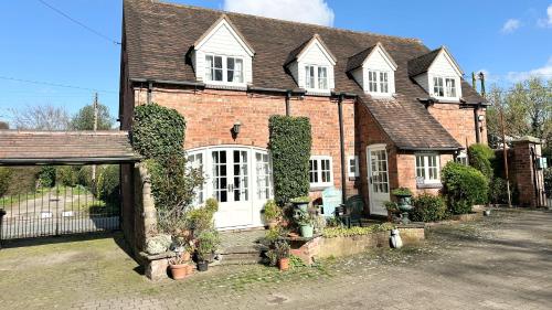 Holly Cottage — 4-Star Luxury Hotel in Telford, United Kingdom