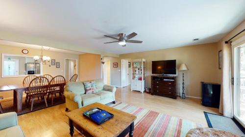 704 Queens Grant - photo 3