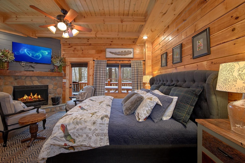 Foolin Around Apartment 1 — 4-Star Luxury Hotel in Sevierville, United States