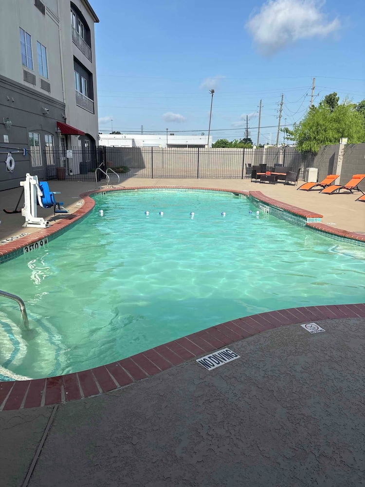 Sonesta Essential North Houston - photo 32