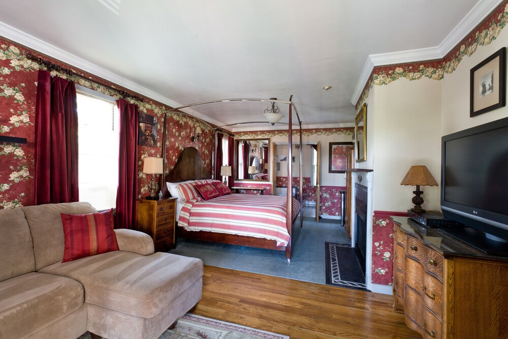 The Reynolds Mansion - photo 20