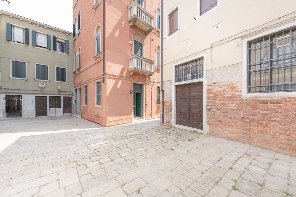 Casa Luna — 4-Star Luxury Hotel in Venice, Italy
