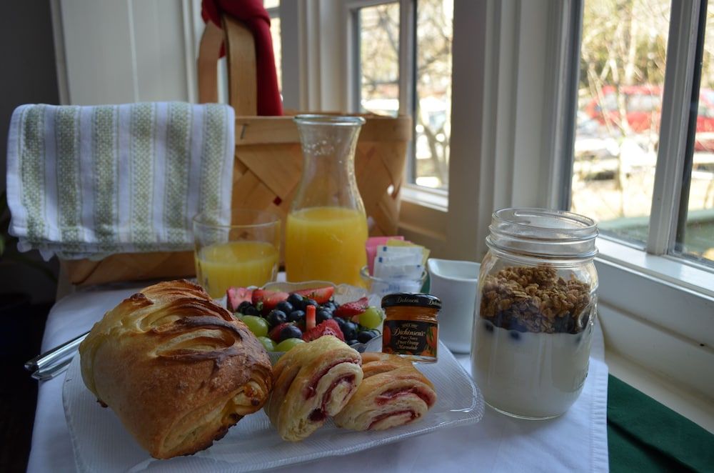 The Inn at Gristmill Square - photo 6