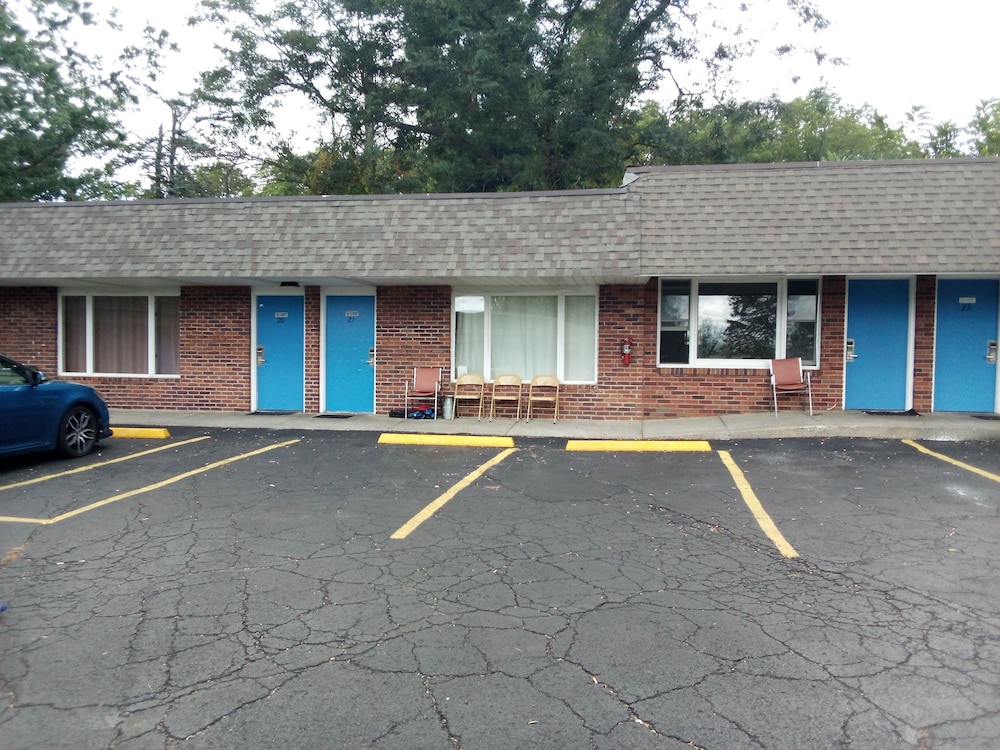 Baw Beese Inn — hotel in Hillsdale