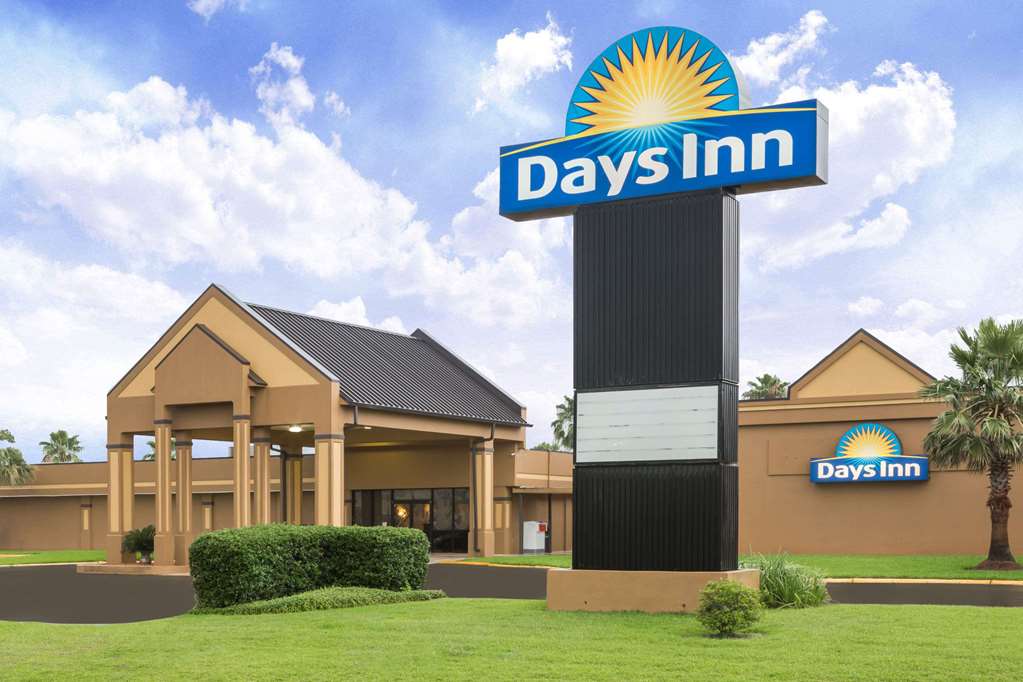 Days Inn & Suites by Wyndham Jennings - photo 2