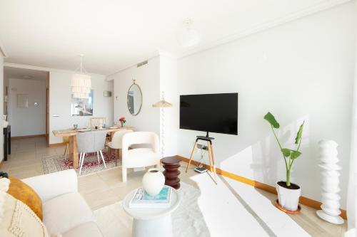 Luxurious And Spacious Apartment with a Private Garden And Solarium with Great Views in Estepona Area Marbella la Resina Country Golf — 4-Star Luxury Hotel in Estepona, Spain