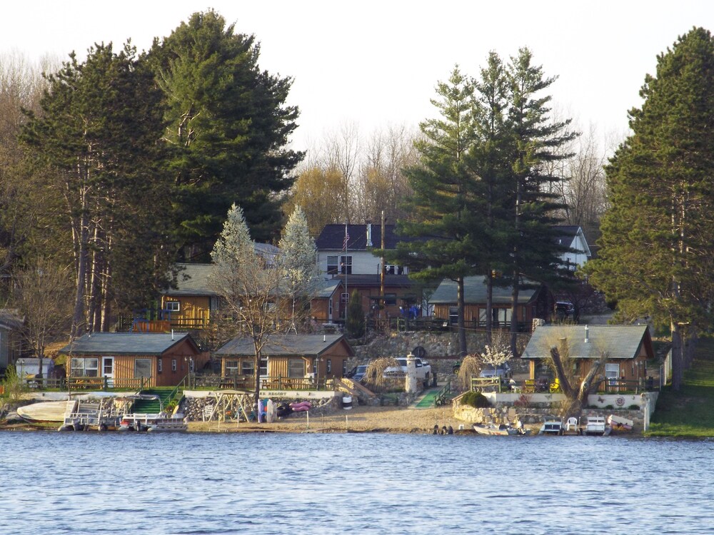 Crooked Lake Resort Cabin 4 - photo 20