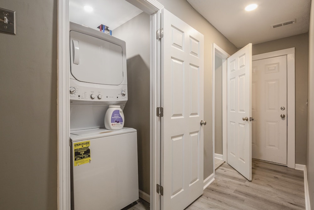Newly renovated 4BR CozySuites - photo 35