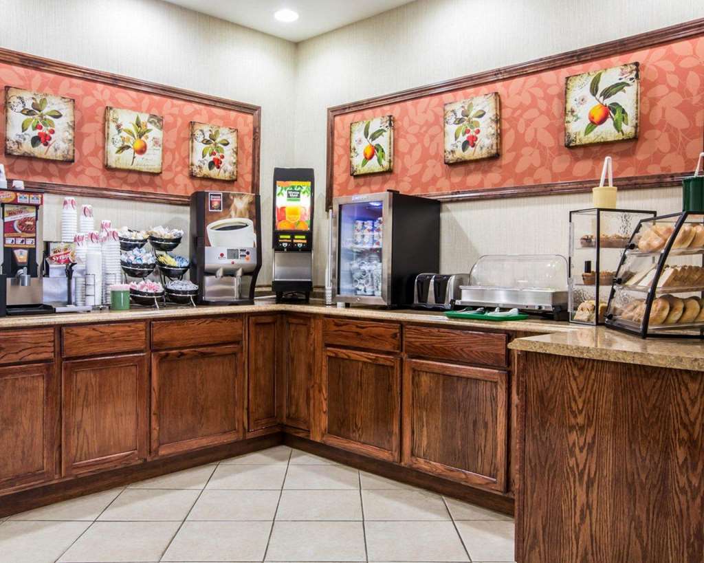 Econo Lodge Lake Region - photo 28