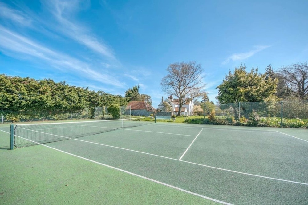 Sweet Small Barn With Tennis Court Near Goodwood in Chichester, United Kingdom