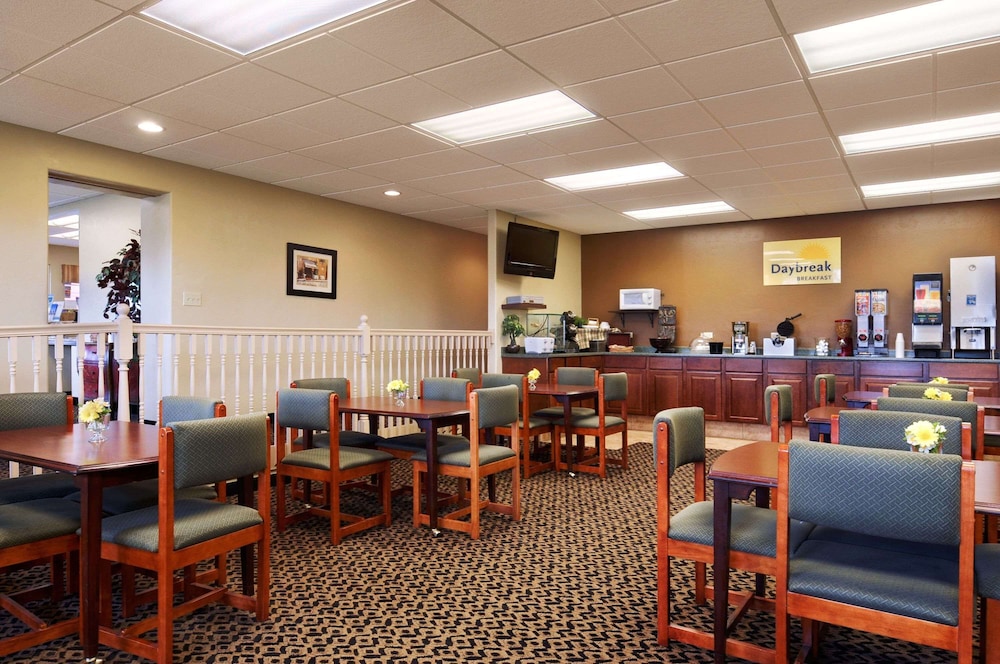 Days Inn by Wyndham Montrose - photo 36
