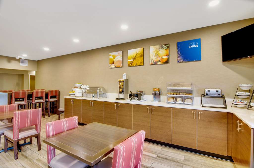 Comfort Inn Airport - photo 32