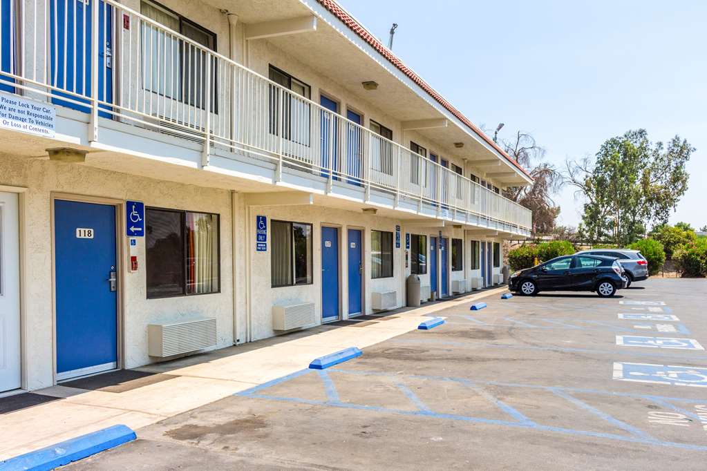 Motel 6 Bakersfield Convention Center - photo 4